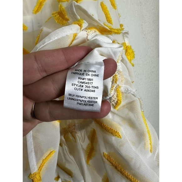 ALI & Jay lemonade stand textured sheer top - Picture 7 of 10